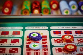 Layar permainan Mega Moolah dengan simbol-simbol tema Afrika dan antarmuka xo togel